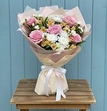 Букет цветов из:  Гвоздики, Орхидеи и Розы #REPLACE_PRED# Левокумском