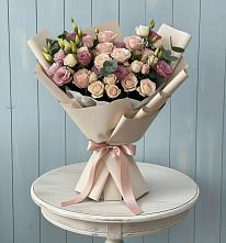 Букет цветов из:  Розы и Лизиантусы в Левокумском