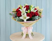 Букет цветов из:  Лилии и Розы в Левокумском