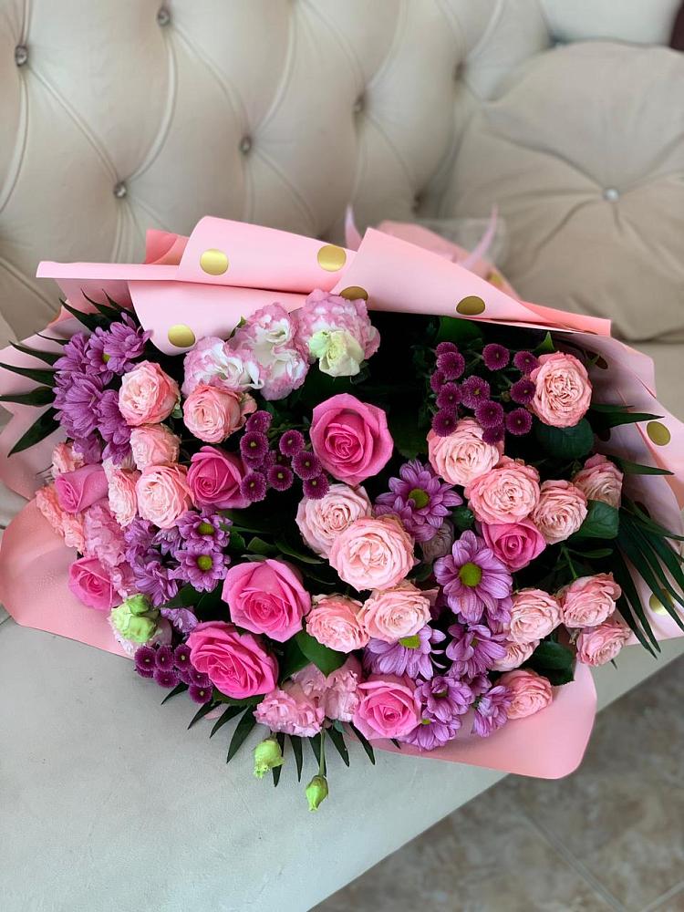 Букет цветов из: Хризантемы, Розы и Лизиантусы в Левокумском