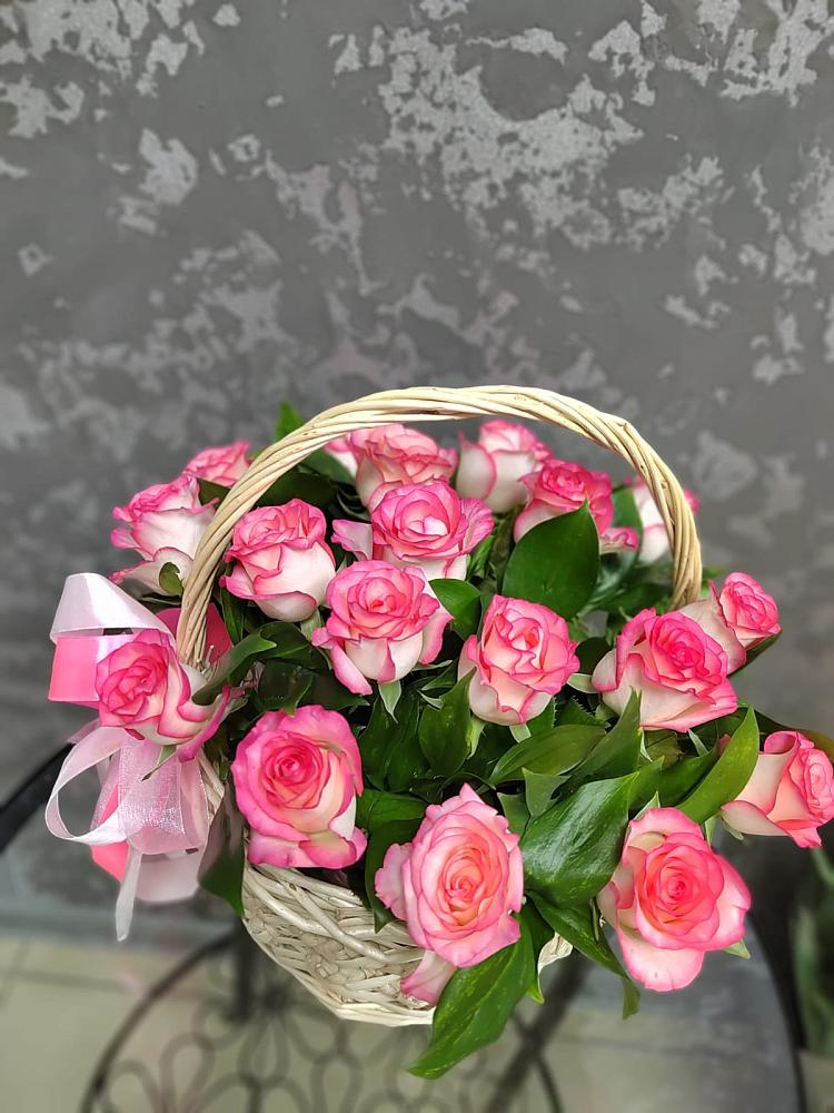 Цветочная композиция из Розы в корзине в Левокумском