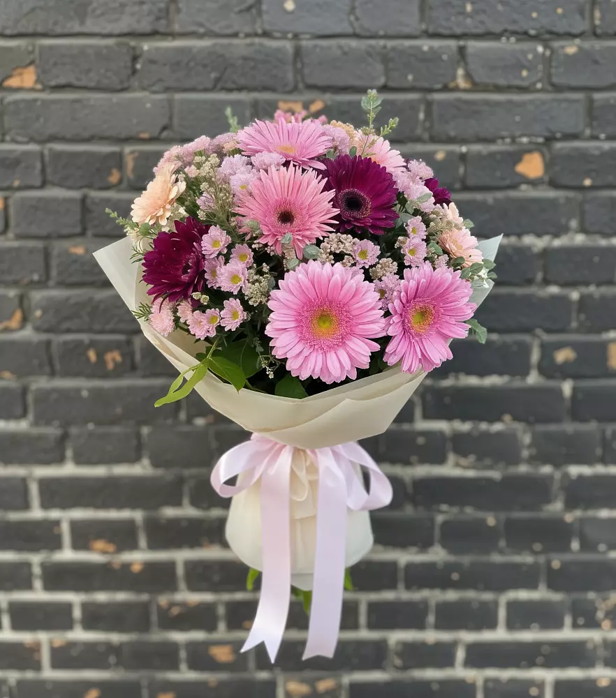 Букет цветов из: Герберы и Хризантемы в Левокумском