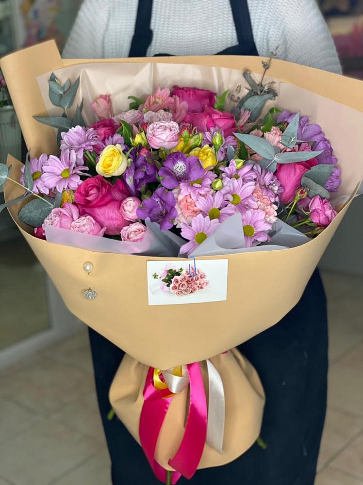 Букет цветов из: Хризантемы, Гвоздики и Альстромерии в Левокумском