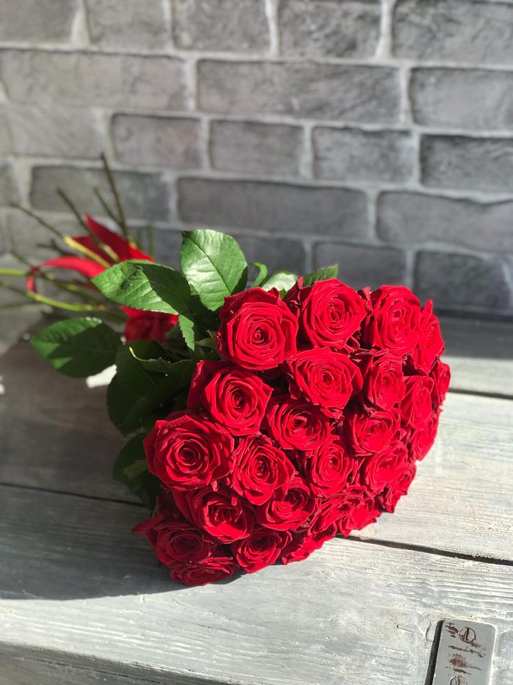Букет Красные розы Фридом в Левокумском