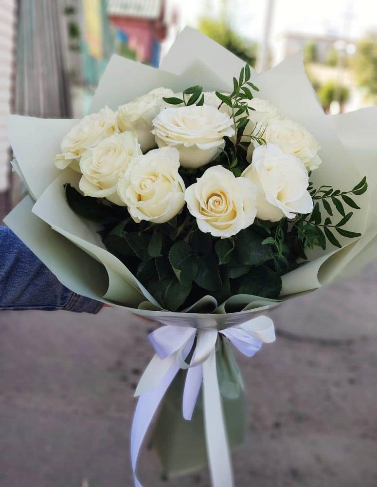 Букет Белые розы Проуд в Левокумском