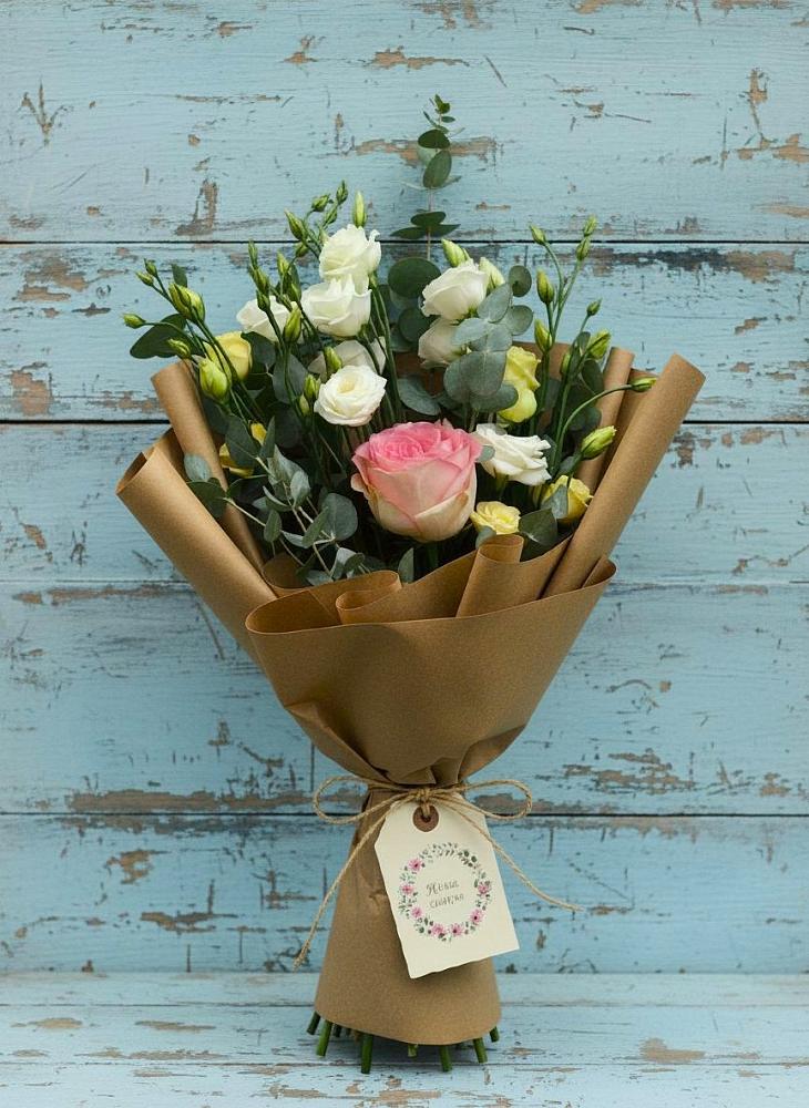 Букет цветов из: Розы и Лизиантусы в Левокумском