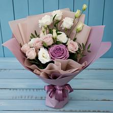 Букет цветов из:  Розы и Лизиантусы в Левокумском