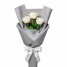 Букет 3 белые розы в Левокумском