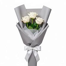 Букет 3 белые розы в Левокумском