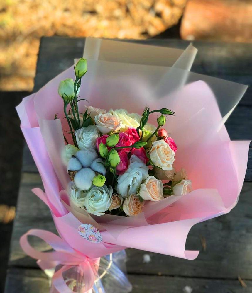 Букет цветов из: Розы и Лизиантусы в Левокумском