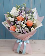 Букет цветов из:  Лизиантусы, Розы, Альстромерии и Гипсофила в Левокумском