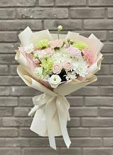 Букет цветов из:  Гвоздики, Розы, Лизиантусы и Хризантемы #REPLACE_PRED# Левокумском