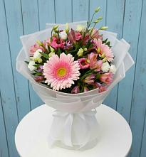 Букет цветов из:  Герберы, Альстромерии и Лизиантусы #REPLACE_PRED# Левокумском