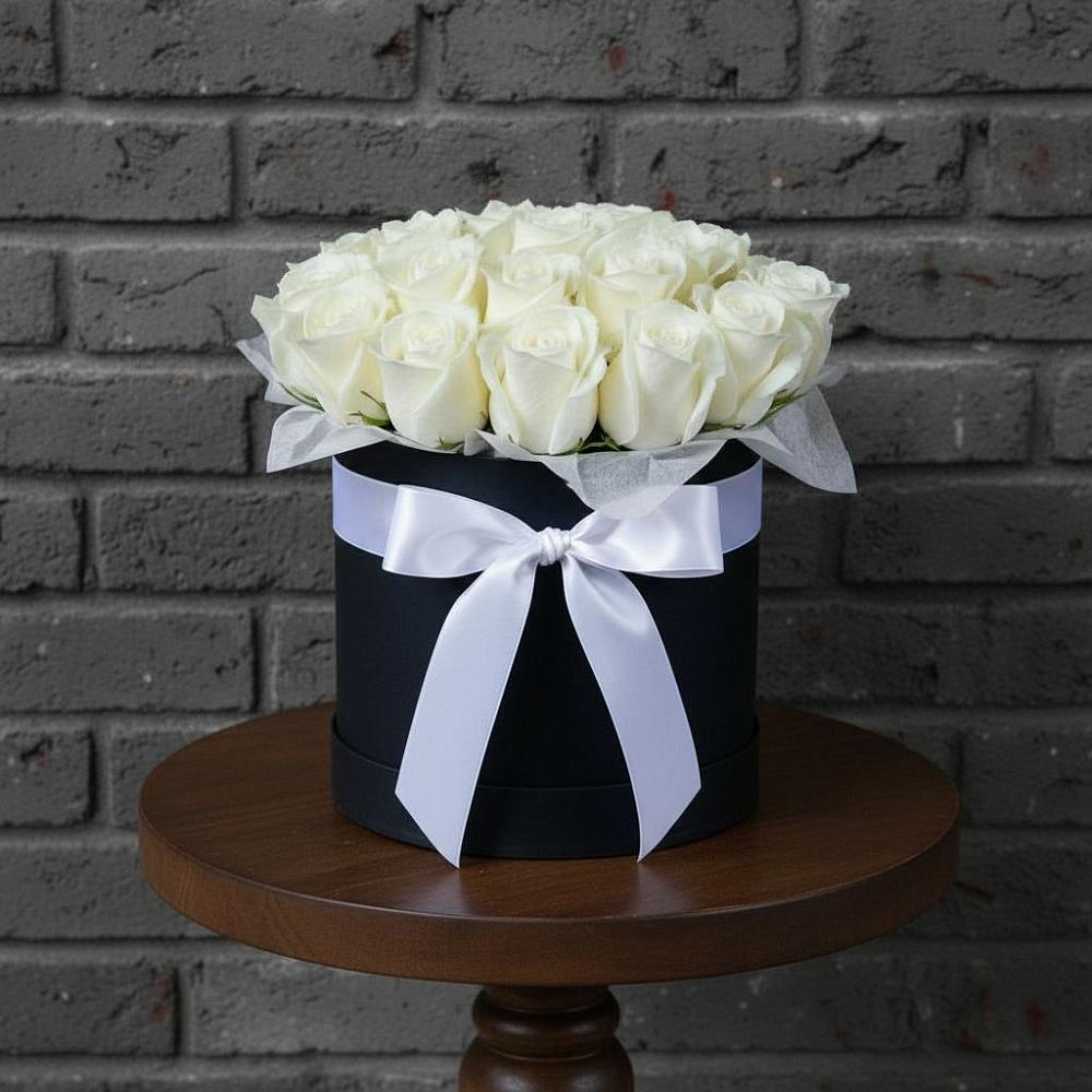 Цветочная композиция из Розы в шляпной коробке в Левокумском