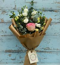 Букет цветов из:  Розы и Лизиантусы в Левокумском