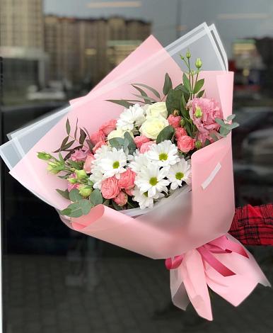Букет цветов из: Розы, Лизиантусы и Хризантемы в Левокумском