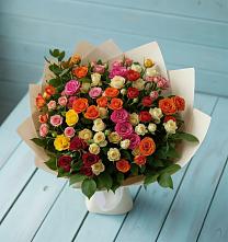 Букет Микс из разноцветных кустовых роз в Левокумском