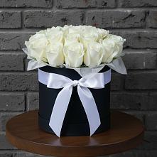 Цветочная композиция из Розы в шляпной коробке в Левокумском