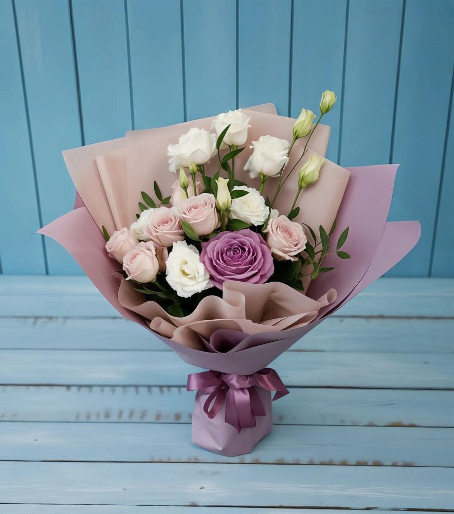 Букет цветов из: Розы и Лизиантусы в Левокумском